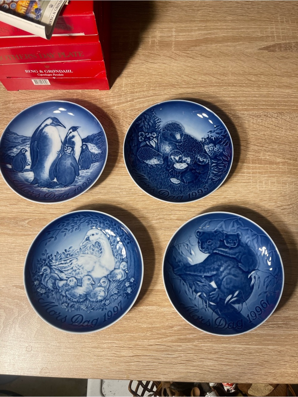 Vtg Collector Plates - Set of 4